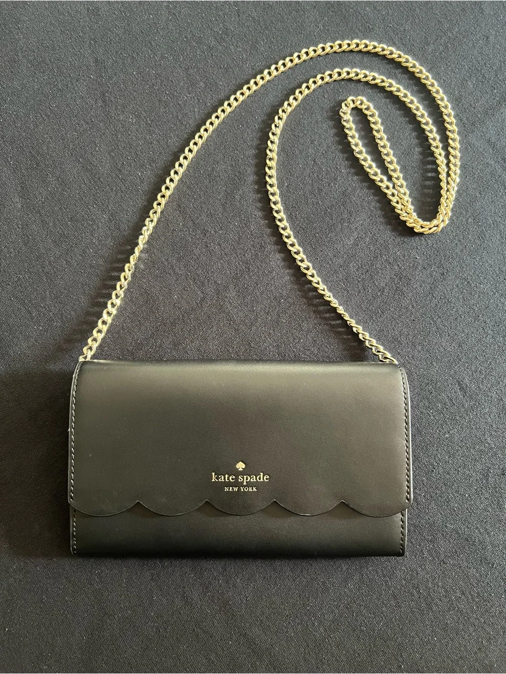 kate spade Gemma Black Leather Scalloped Crossbody Wallet on a Gold Chain NEW